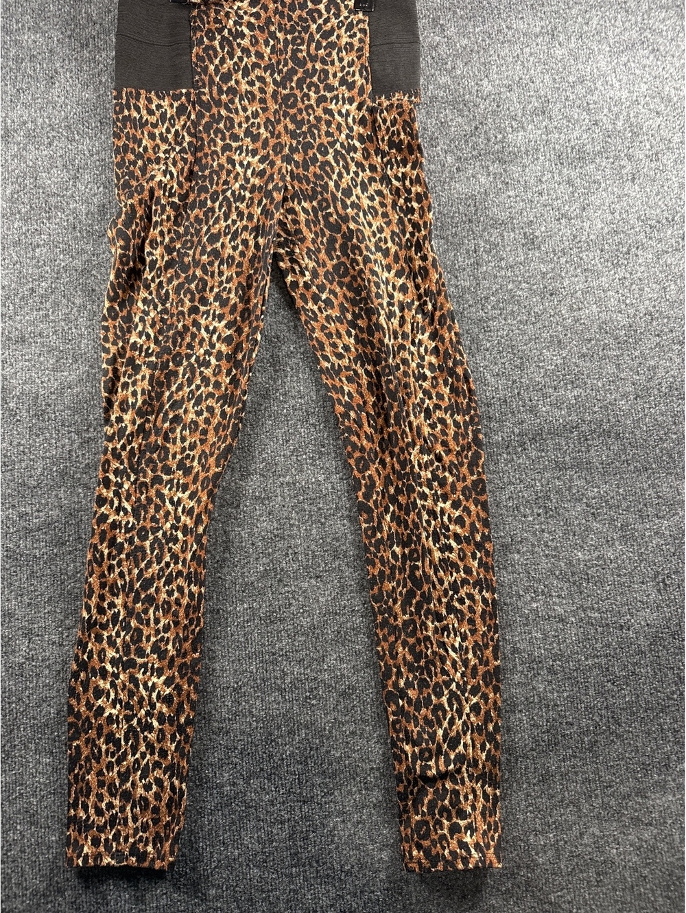 Forever 21 Women’s Medium Leopard Print Skinny Pants Stretch Animal Print